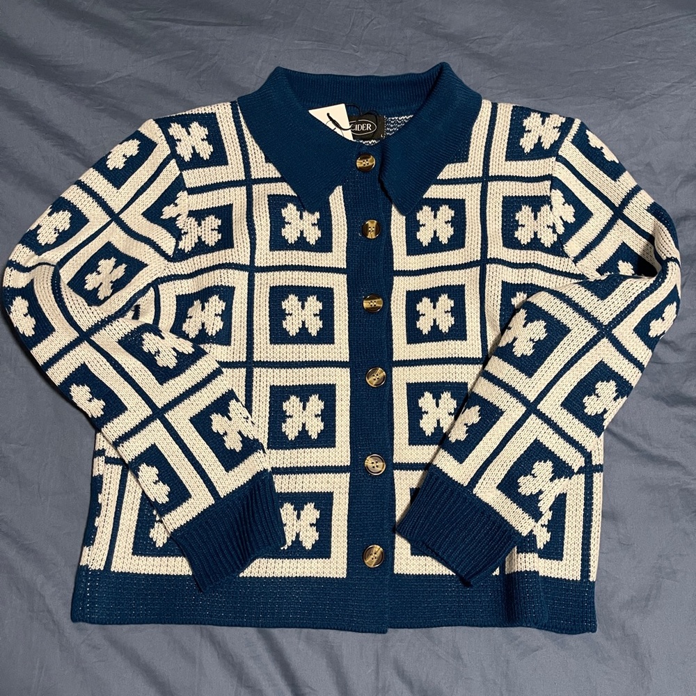 Cider Leaf Print Cardigan. Women’s L.